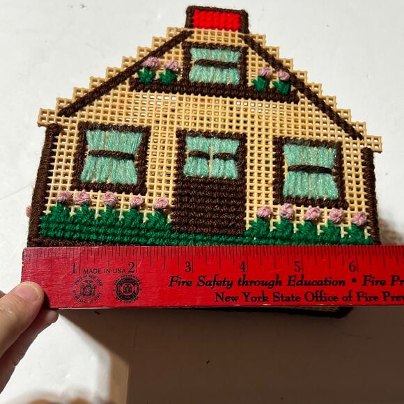 Vintage Handmade Plastic Canvas Yarn Cottage House letter mail coaster Decor - Picture 4 of 14